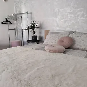  Apartment Little Paradise